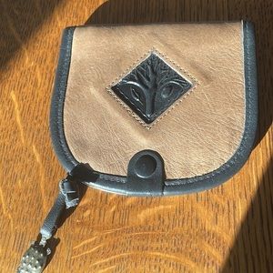 BILLFOLD TURTLE RIDGE FOLD & SNAP 2 CC CARDS POCKETS, ZIP CASH POCKET, LEATHER